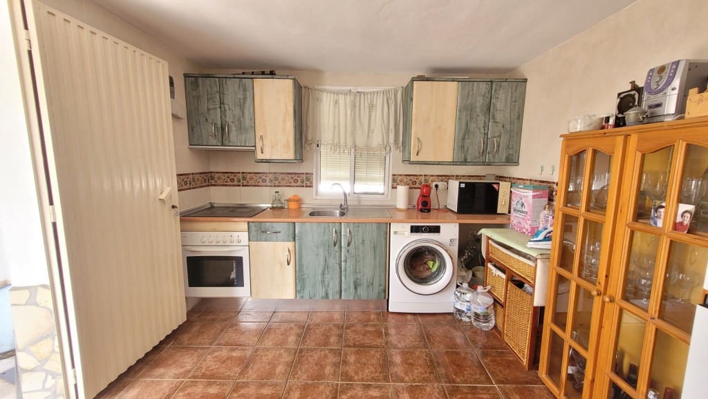 4 soveværelse Byhus til salg i Competa med garage - € 190.000 (Ref: 4222925)