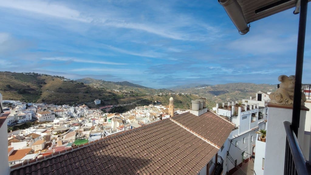 4 soveværelse Byhus til salg i Competa med garage - € 190.000 (Ref: 4222925)