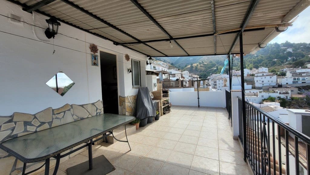 4 bedroom Townhouse for sale in Competa with garage - € 230,000 (Ref: 4222925)