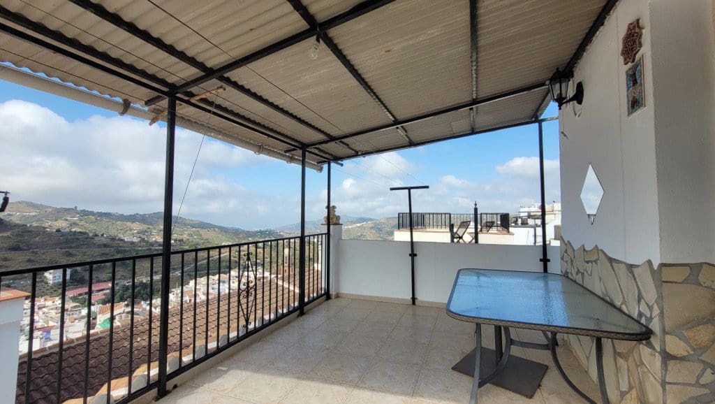 4 bedroom Townhouse for sale in Competa with garage - € 230,000 (Ref: 4222925)