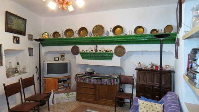 4 slaapkamer Huis te koop in Comares met garage - € 119.000 (Ref: 4421531)