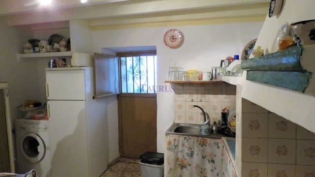 4 slaapkamer Huis te koop in Comares met garage - € 119.000 (Ref: 4421531)