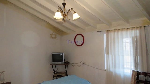 4 slaapkamer Huis te koop in Comares met garage - € 119.000 (Ref: 4421531)