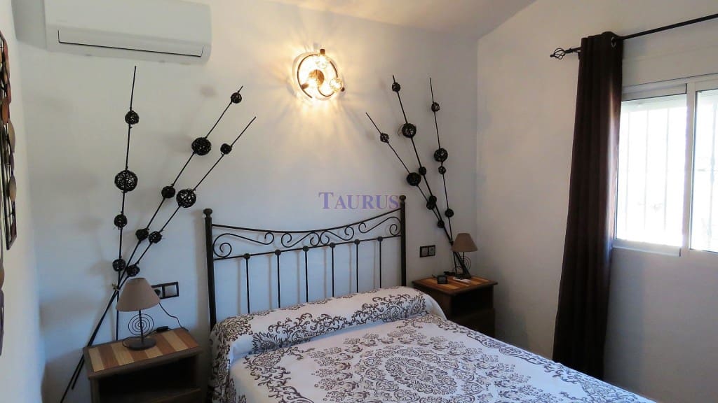 2 soveværelse Finca/Landehus til salg i Competa med swimmingpool garage - € 450.000 (Ref: 4458460)