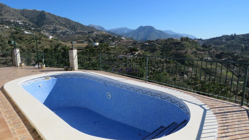 2 soveværelse Finca/Landehus til salg i Competa med swimmingpool garage - € 450.000 (Ref: 4458460)