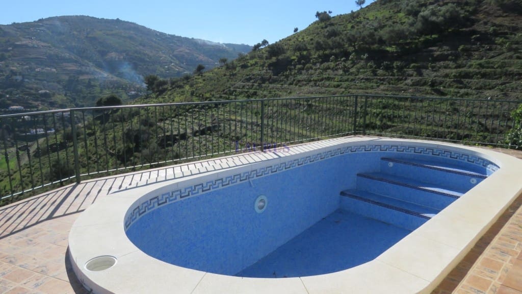 2 soveværelse Finca/Landehus til salg i Competa med swimmingpool garage - € 450.000 (Ref: 4458460)