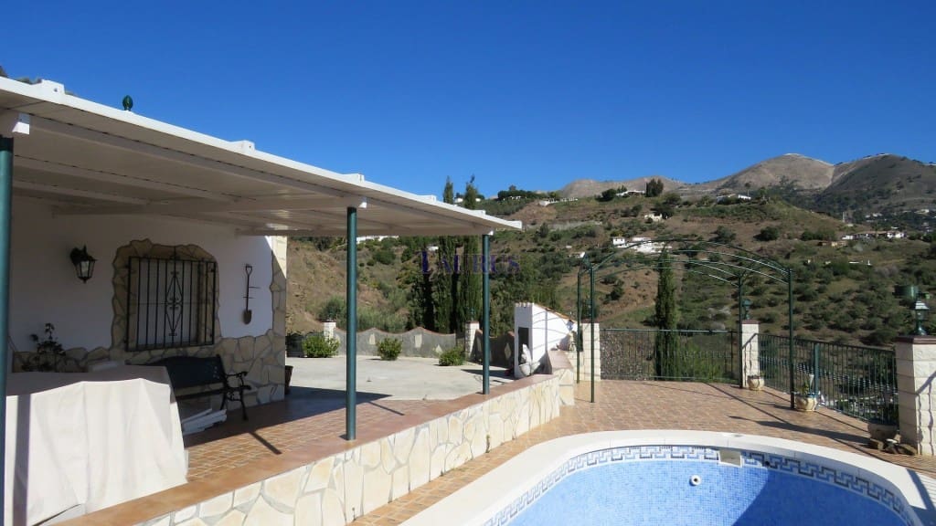 2 soveværelse Finca/Landehus til salg i Competa med swimmingpool garage - € 450.000 (Ref: 4458460)