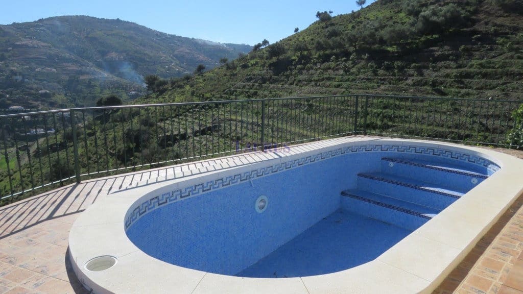 2 bedroom Finca/Country House for sale in Competa with pool garage - € 450,000 (Ref: 4458460)