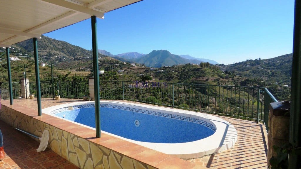 2 bedroom Finca/Country House for sale in Competa with pool garage - € 450,000 (Ref: 4458460)