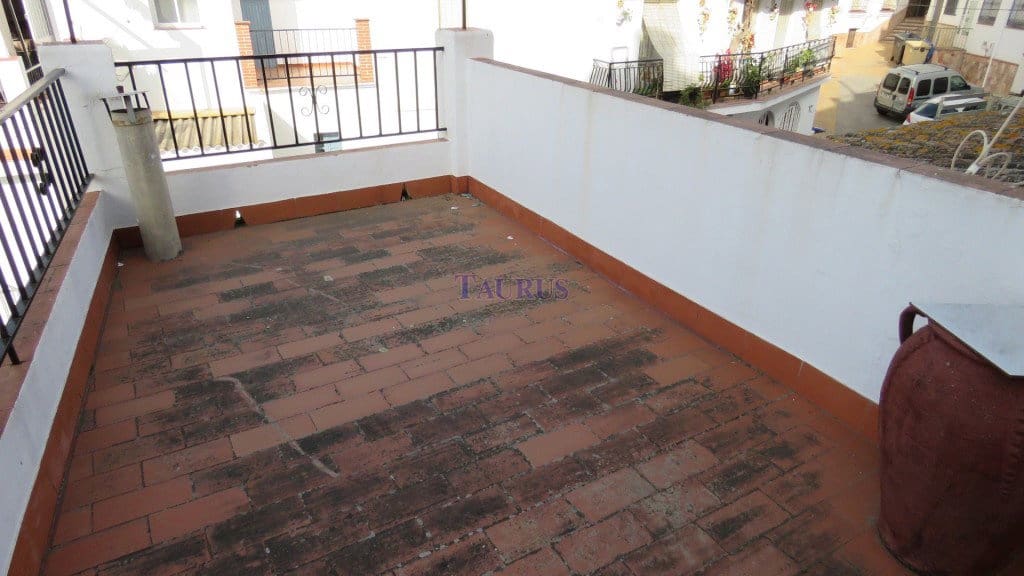 2 bedroom Townhouse for sale in Sayalonga with pool garage - € 99,000 (Ref: 4465547)