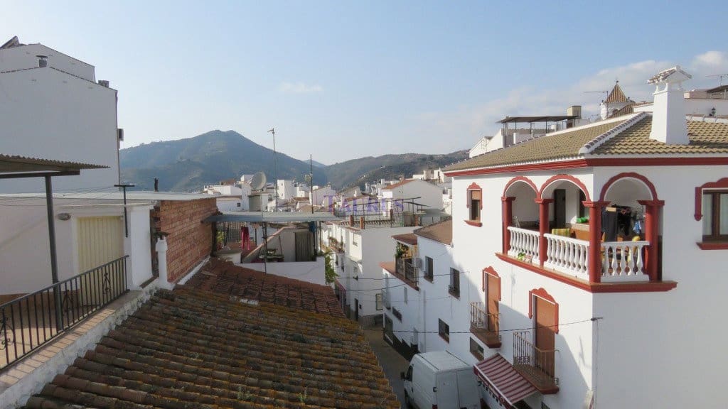 2 bedroom Townhouse for sale in Sayalonga with pool garage - € 99,000 (Ref: 4465547)