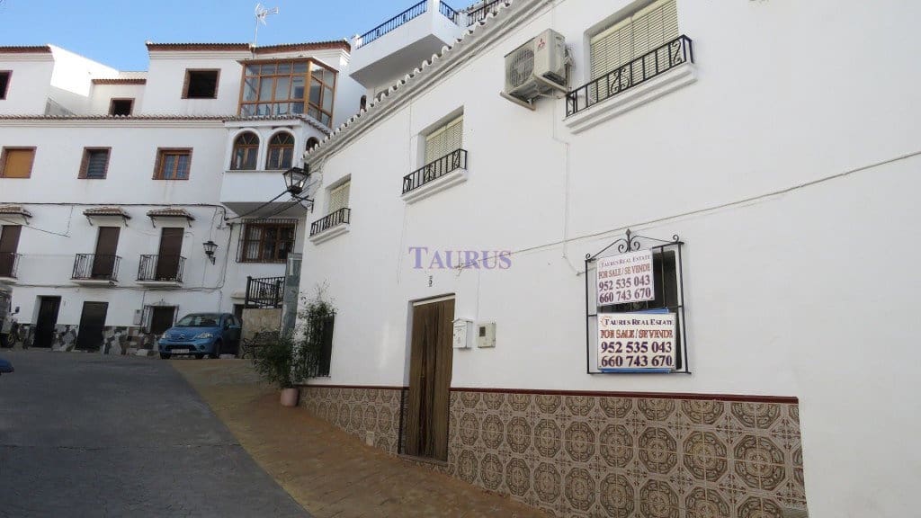 2 bedroom Townhouse for sale in Sayalonga with pool garage - € 99,000 (Ref: 4465547)
