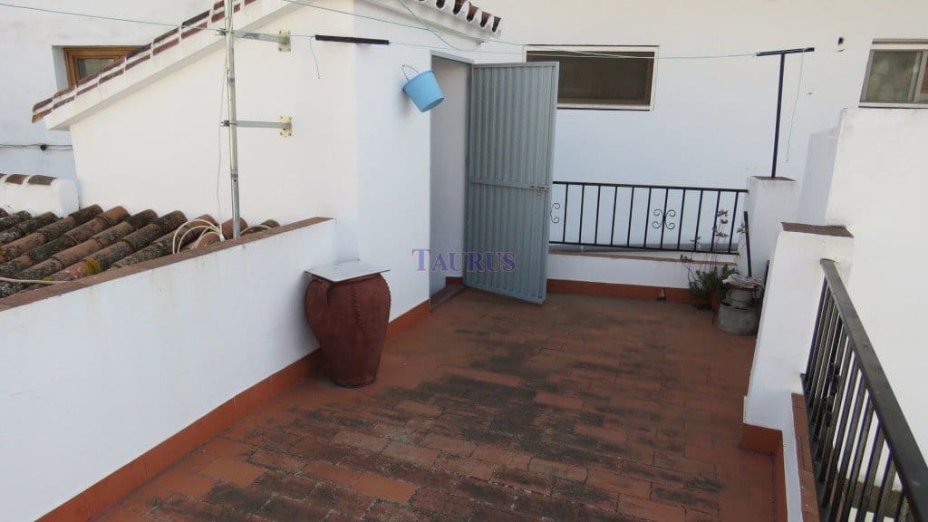 2 bedroom Townhouse for sale in Sayalonga with pool garage - € 99,000 (Ref: 4465547)