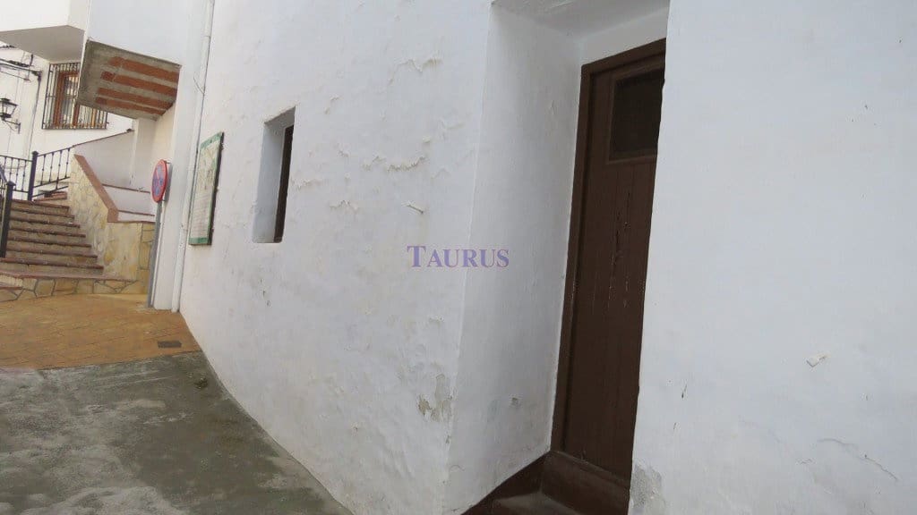 2 bedroom Townhouse for sale in Sayalonga with pool garage - € 99,000 (Ref: 4465547)