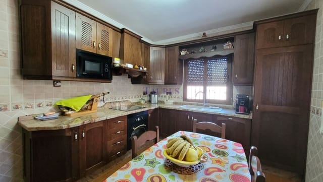 4 sovrum Villa till salu i Sayalonga med pool garage - 575 000 € (Ref: 4506948)