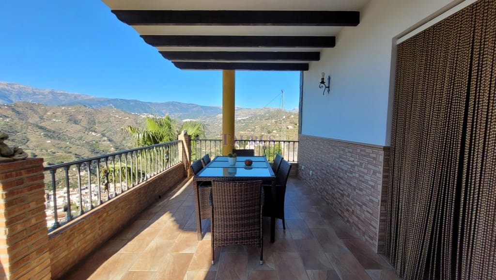 4 soveværelse Villa til salg i Sayalonga med swimmingpool garage - € 575.000 (Ref: 4506948)