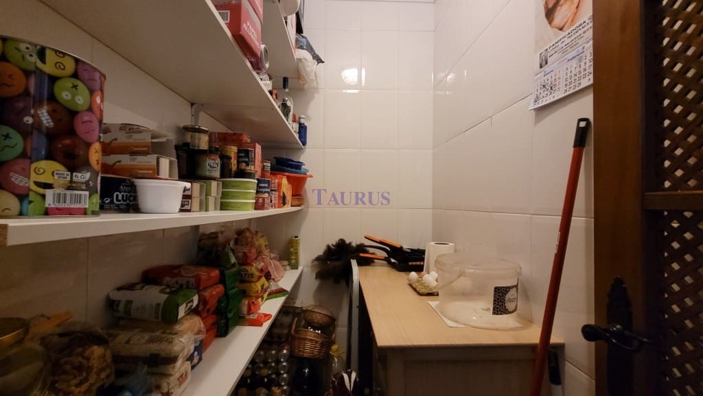 4 soveværelse Villa til salg i Sayalonga med swimmingpool garage - € 575.000 (Ref: 4506948)