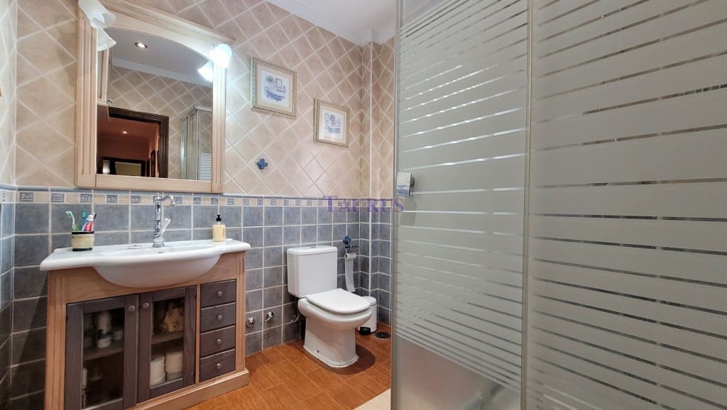 4 soveværelse Villa til salg i Sayalonga med swimmingpool garage - € 575.000 (Ref: 4506948)