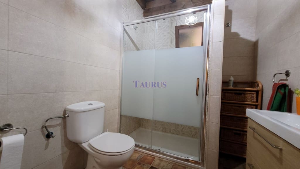 4 soveværelse Villa til salg i Sayalonga med swimmingpool garage - € 575.000 (Ref: 4506948)