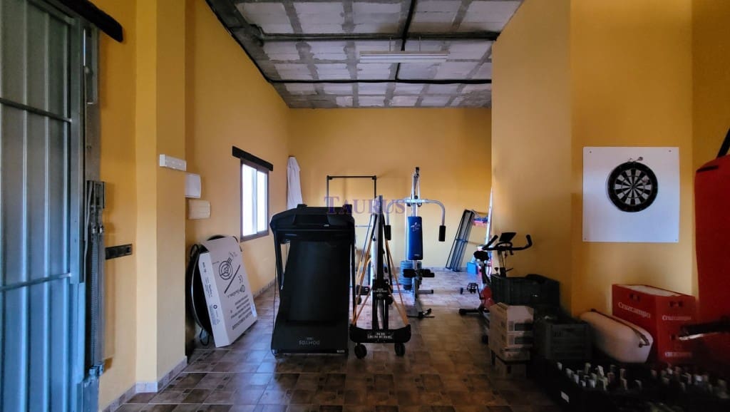 4 soveværelse Villa til salg i Sayalonga med swimmingpool garage - € 575.000 (Ref: 4506948)