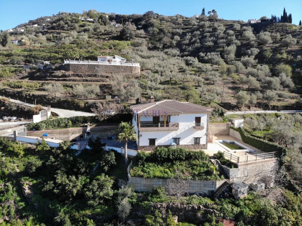 4 bedroom Villa for sale in Sayalonga with pool garage - € 575,000 (Ref: 4506948)