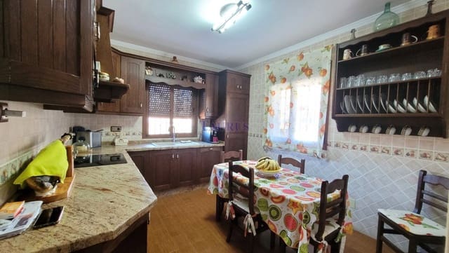 4 sovrum Villa till salu i Sayalonga med pool garage - 575 000 € (Ref: 4506948)