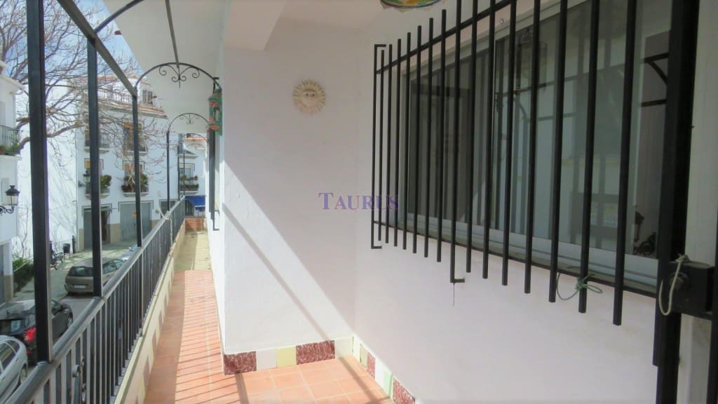 4 soverom Hus til salgs i Competa med garasje - € 183 000 (Ref: 4531435)