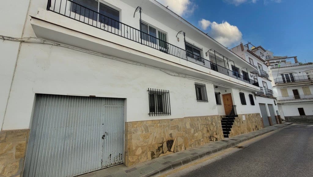 4 bedroom Townhouse for sale in Competa with garage - € 183,000 (Ref: 4531435)