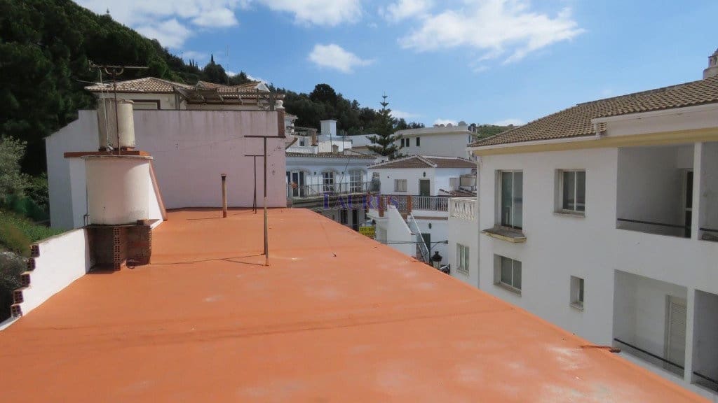 4 bedroom Townhouse for sale in Competa with garage - € 183,000 (Ref: 4531435)