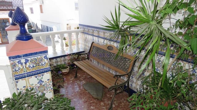 Casa de 4 habitaciones en Canillas de Albaida en venta - 249.000 € (Ref: 4665857)