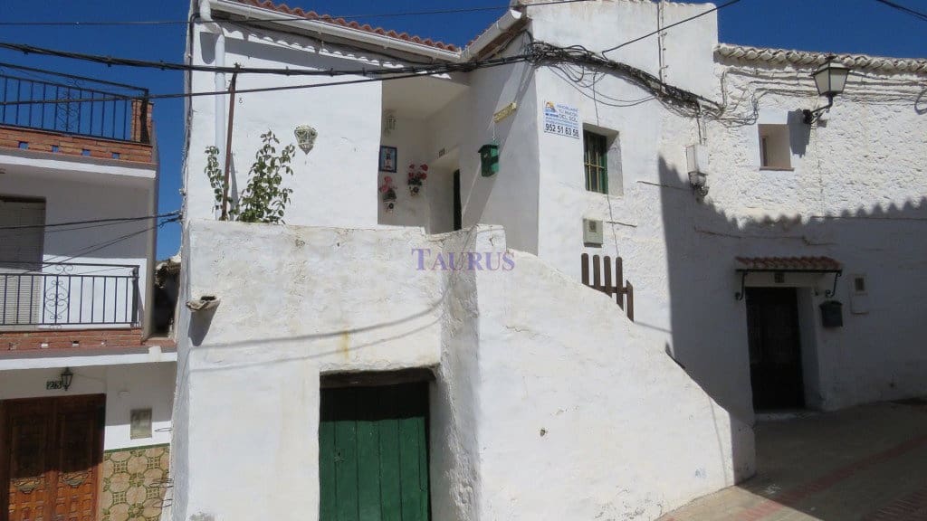 2 bedroom Townhouse for sale in Salares with pool garage - € 97,000 (Ref: 4708982)