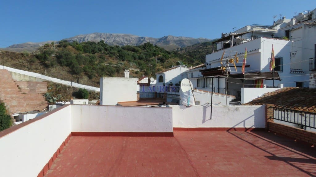 5 soveværelse Byhus til salg i Salares - € 110.000 (Ref: 4757769)