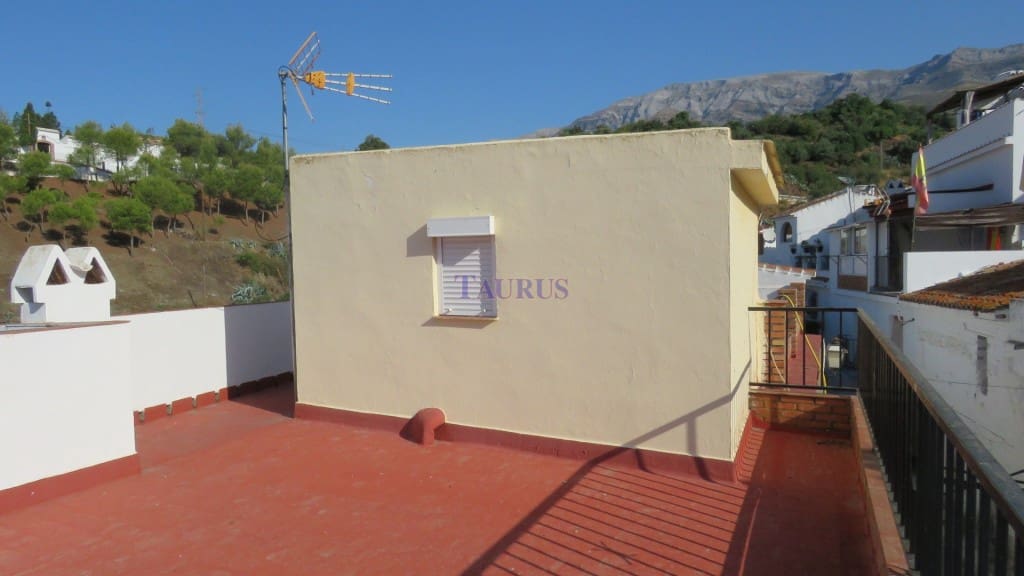 5 soveværelse Byhus til salg i Salares - € 110.000 (Ref: 4757769)