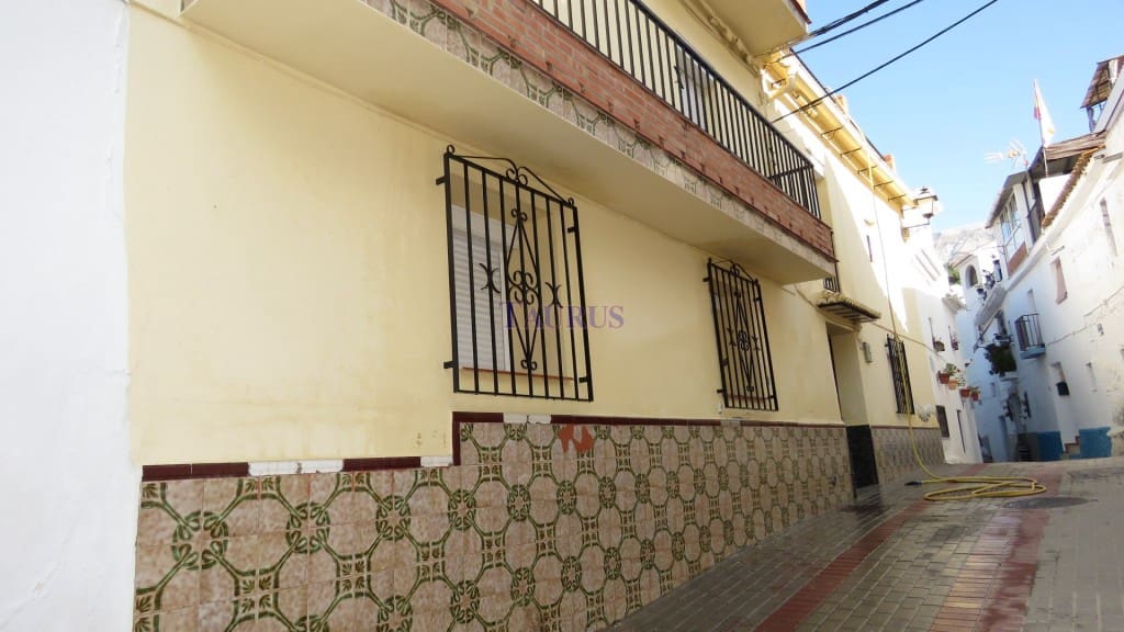 5 soveværelse Byhus til salg i Salares - € 110.000 (Ref: 4757769)