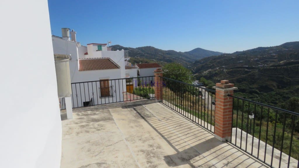 6 soveværelse Byhus til salg i Canillas de Albaida - € 180.000 (Ref: 4787933)