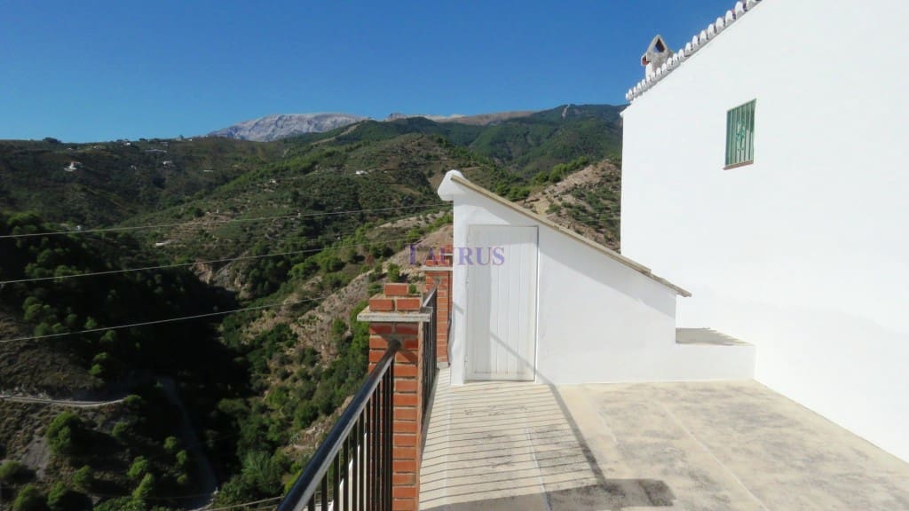 6 soveværelse Byhus til salg i Canillas de Albaida - € 180.000 (Ref: 4787933)