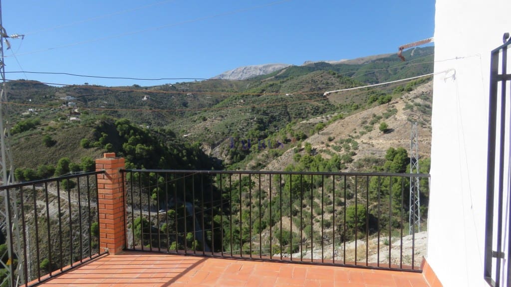 6 soveværelse Byhus til salg i Canillas de Albaida - € 180.000 (Ref: 4787933)