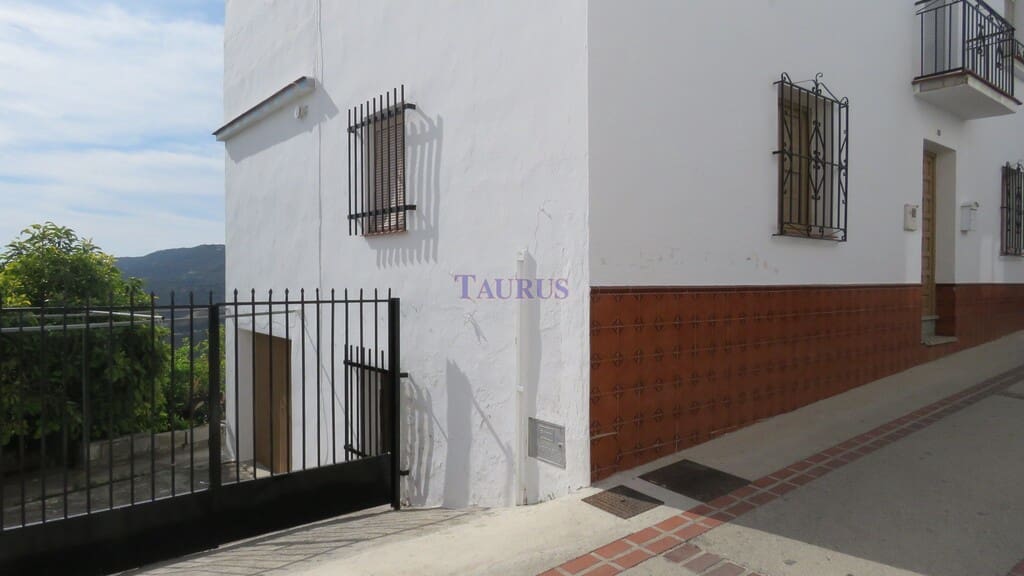 4 slaapkamer Appartement te koop in Canillas de Albaida met garage - € 137.000 (Ref: 4954286)