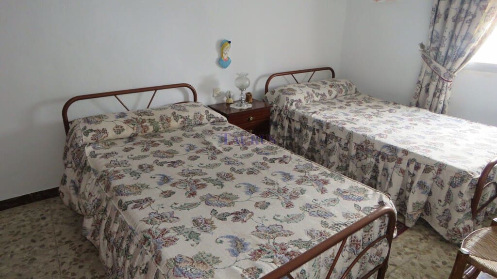 4 slaapkamer Appartement te koop in Canillas de Albaida met garage - € 137.000 (Ref: 4954286)