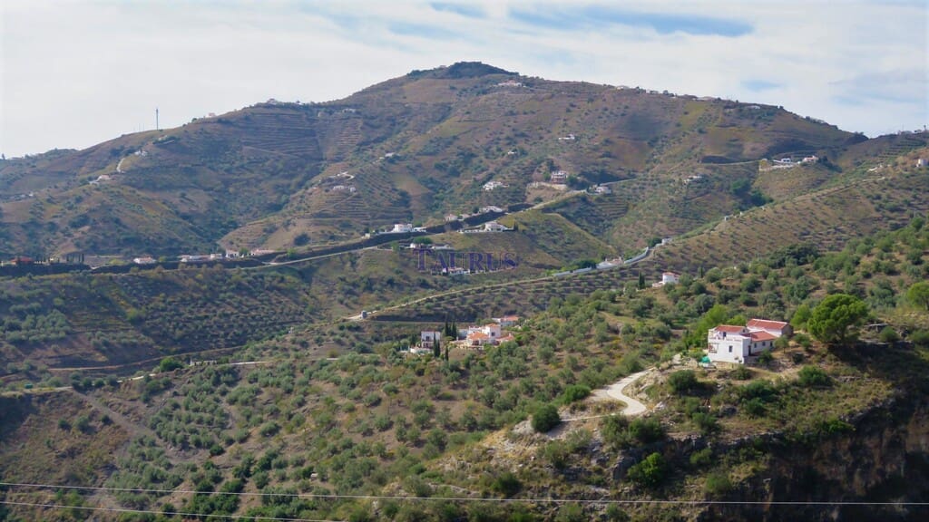 4 slaapkamer Appartement te koop in Canillas de Albaida met garage - € 137.000 (Ref: 4954286)
