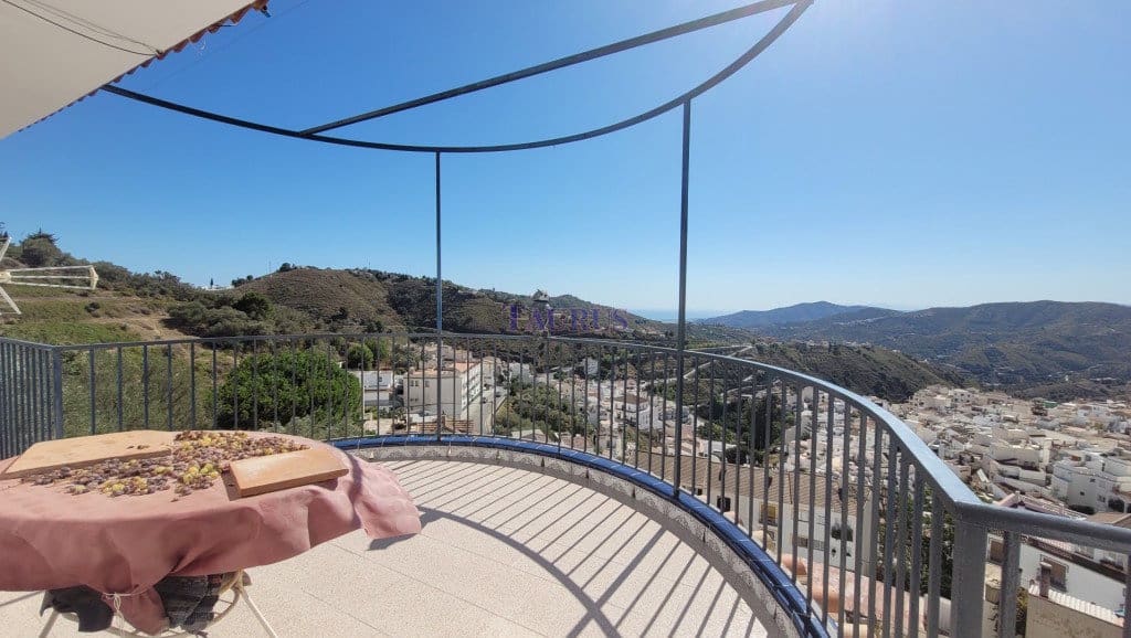 3 bedroom Townhouse for sale in Competa with pool garage - € 395,000 (Ref: 5061895)