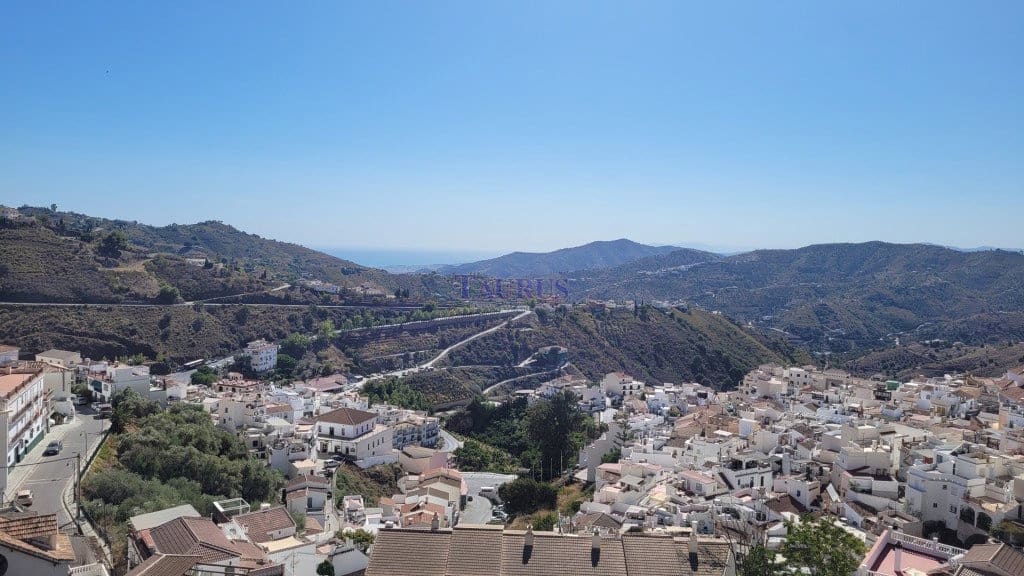 3 bedroom Townhouse for sale in Competa with pool garage - € 395,000 (Ref: 5061895)