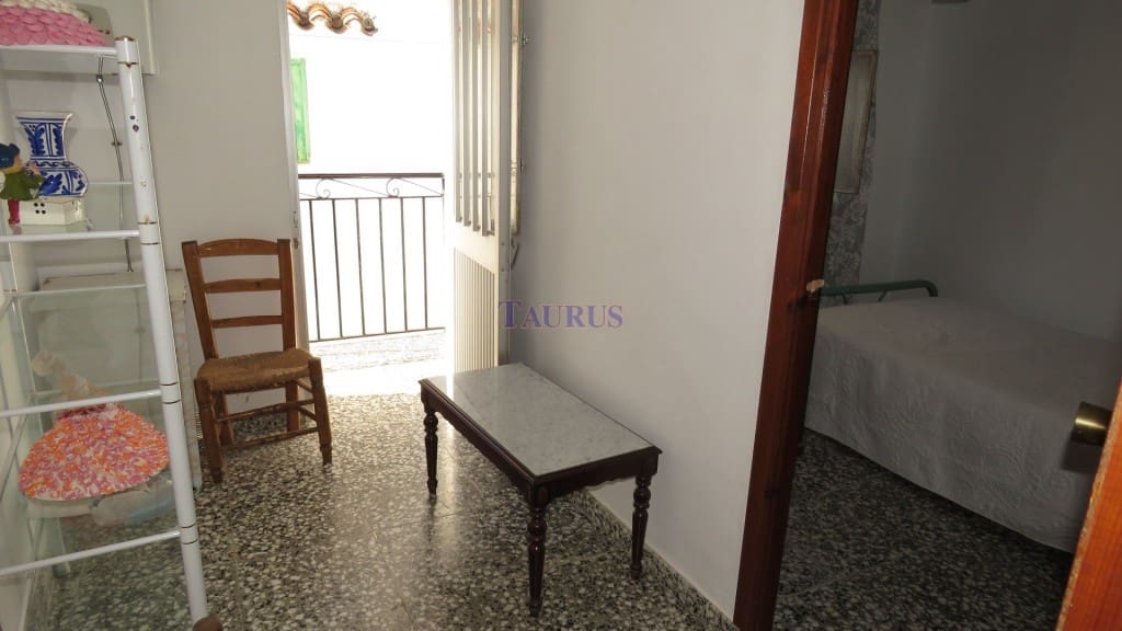 4 soveværelse Byhus til salg i Canillas de Albaida - € 107.000 (Ref: 5080948)