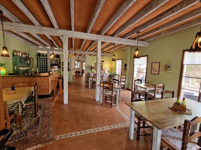 11 soverom Kommersiell til salgs i Alcaucín med svømmebasseng - € 1 350 000 (Ref: 7473515)