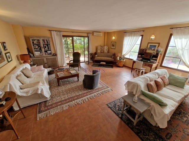 11 soverom Kommersiell til salgs i Alcaucín med svømmebasseng - € 1 350 000 (Ref: 7473515)