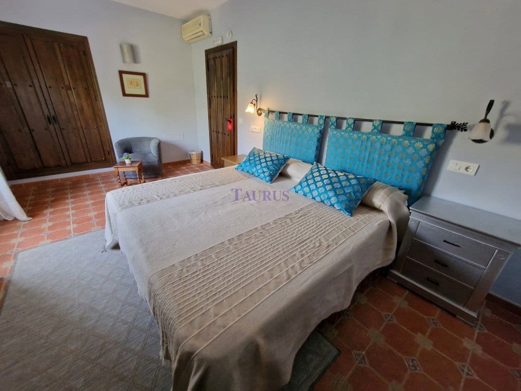 11 chambre Local Commercial à vendre à Alcaucin avec piscine garage - 1 350 000 € (Ref: 7473515)