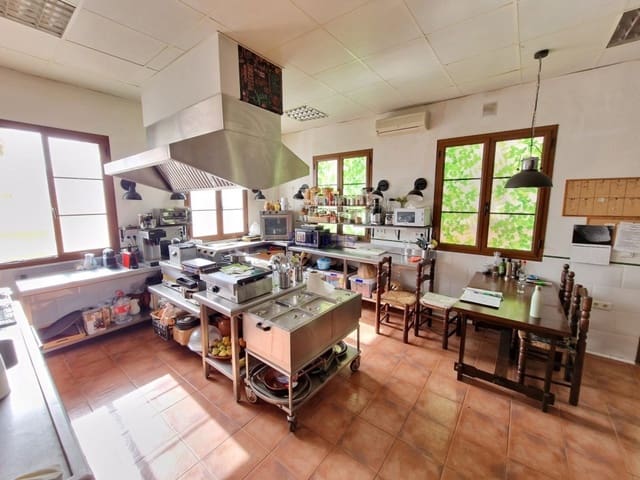 11 slaapkamer Commercieel te koop in Alcaucín met zwembad garage - € 1.350.000 (Ref: 7473515)