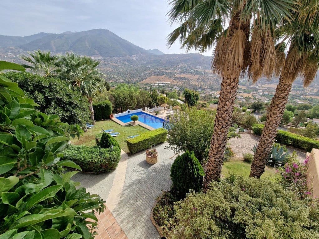 11 chambre Local Commercial à vendre à Alcaucin avec piscine garage - 1 350 000 € (Ref: 7473515)