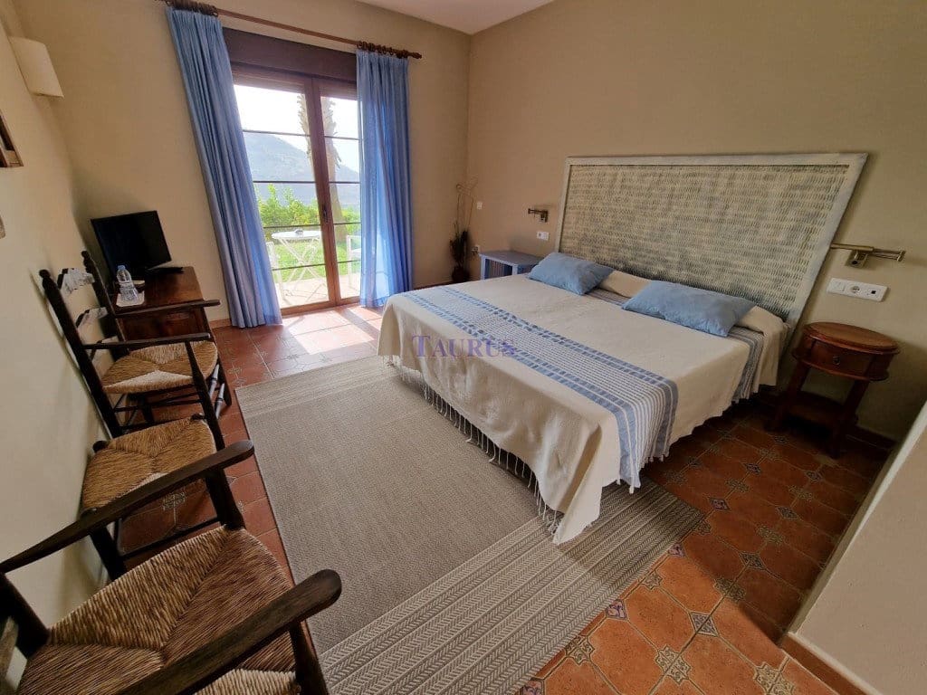 11 chambre Local Commercial à vendre à Alcaucin avec piscine garage - 1 350 000 € (Ref: 7473515)
