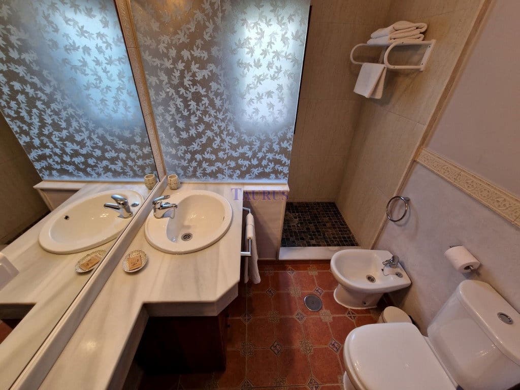 11 chambre Local Commercial à vendre à Alcaucin avec piscine garage - 1 350 000 € (Ref: 7473515)